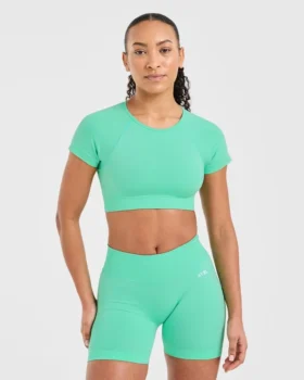 Adapt Seamless Crop-Top