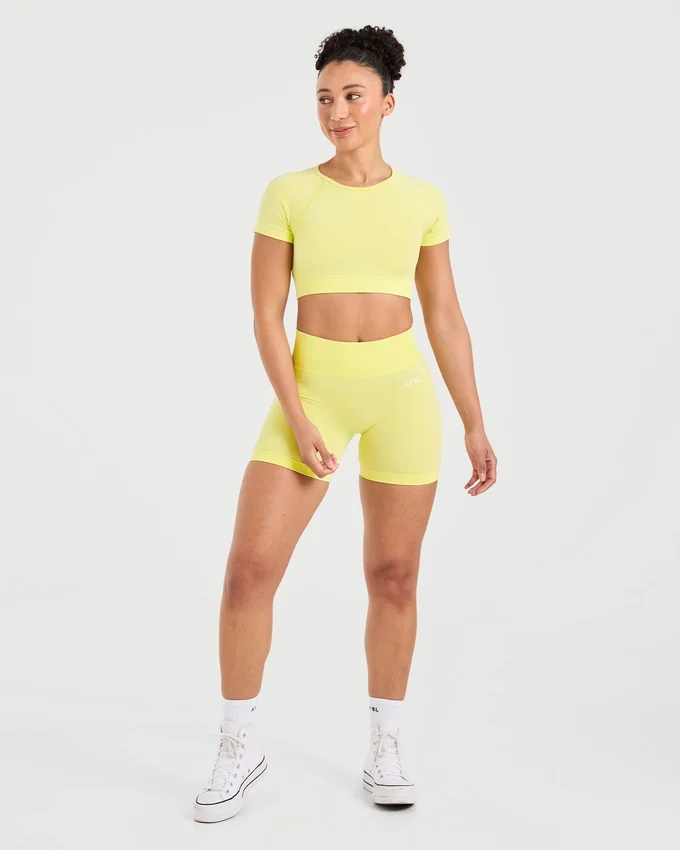 Adapt Seamless Crop-Top