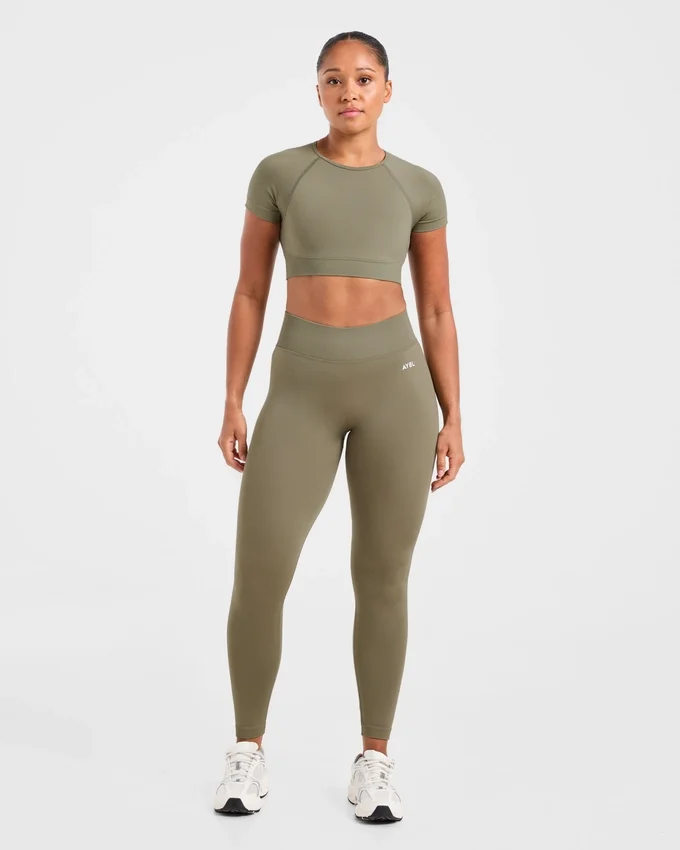 Adapt Seamless Crop-Top