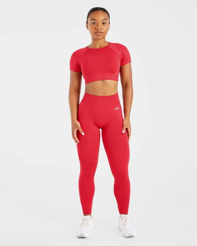 Adapt Seamless Crop-Top