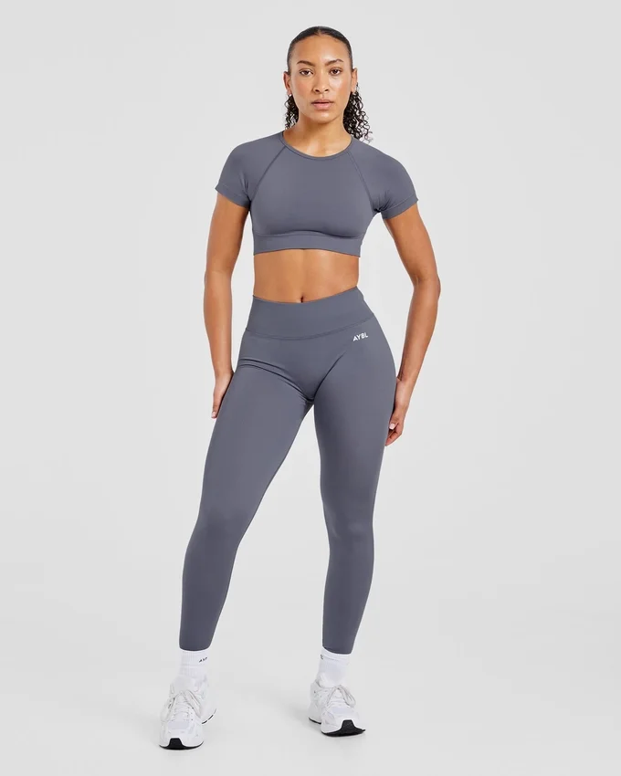 Adapt Seamless Crop-Top