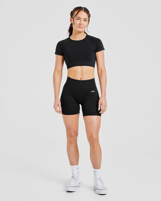 Adapt Seamless Crop-Top