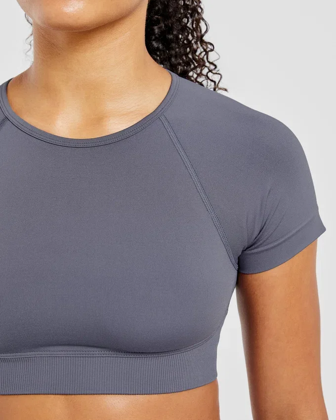 Adapt Seamless Crop-Top