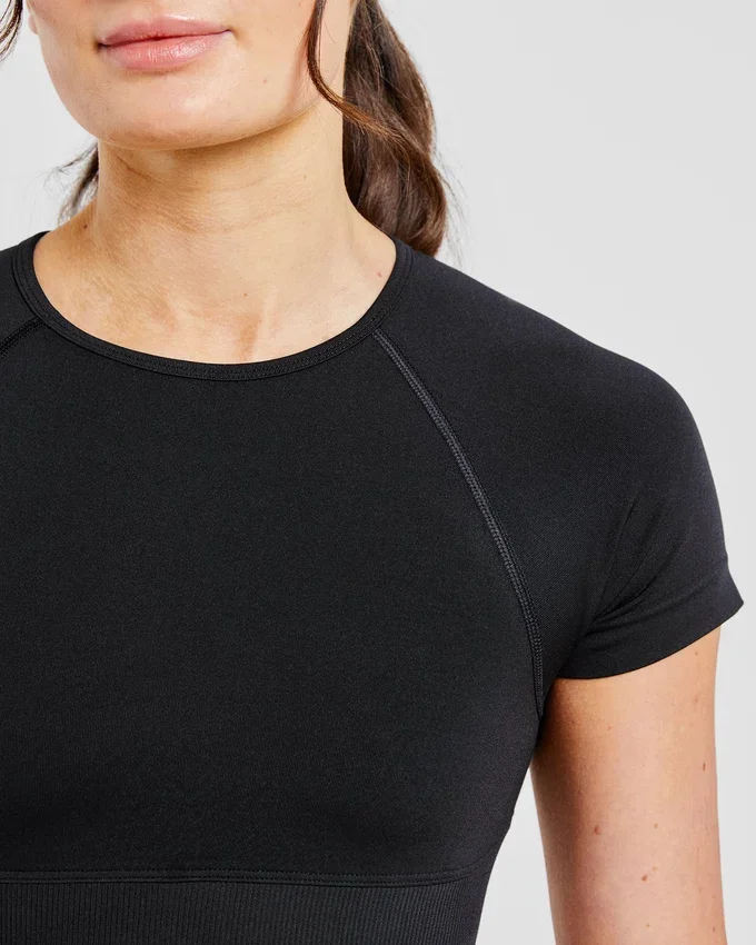 Adapt Seamless Crop-Top