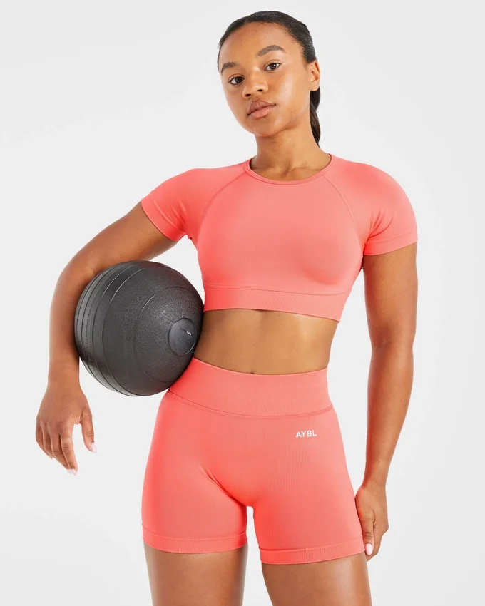 Adapt Seamless Crop-Top