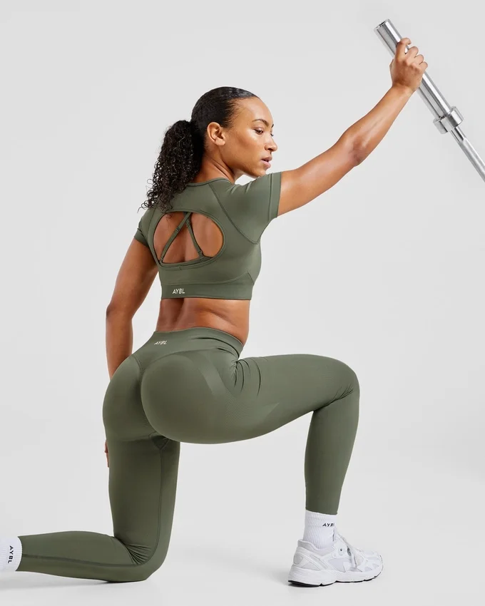 Adapt Seamless Crop-Top