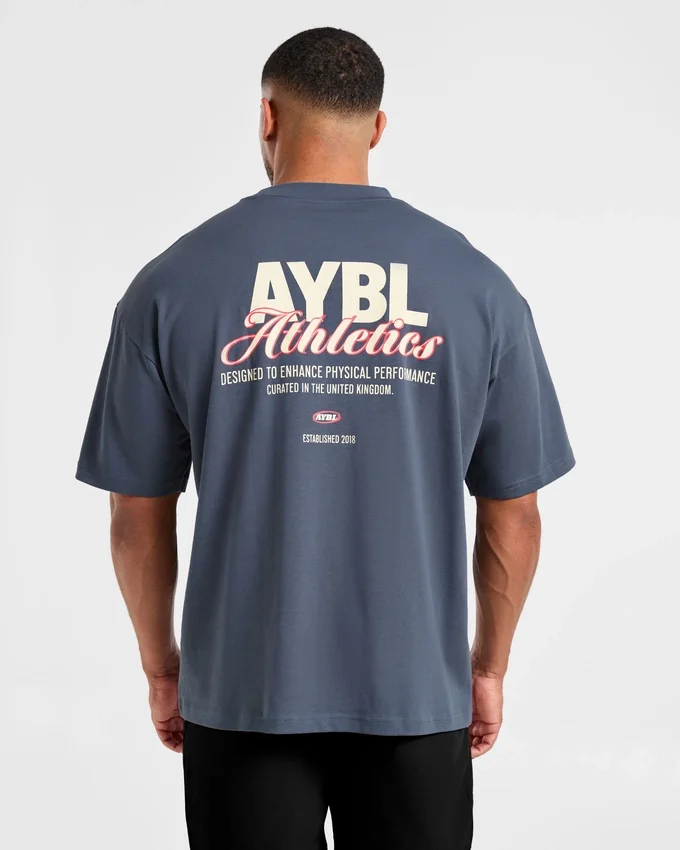 „Athletics Script“ Oversize-T-Shirt