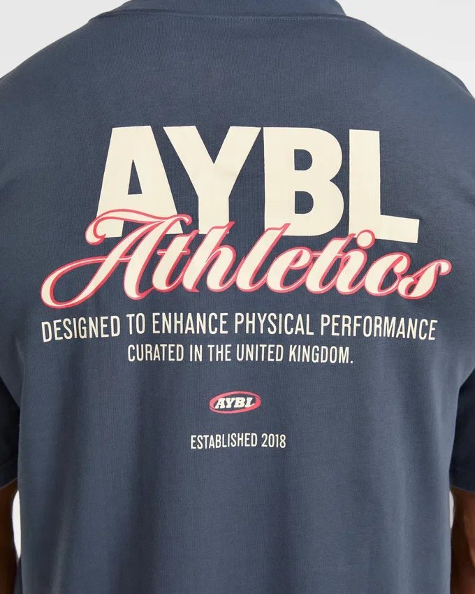„Athletics Script“ Oversize-T-Shirt