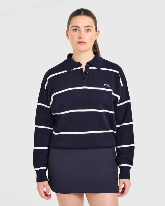 Charakteristisches, locker sitzendes Strick-Polo