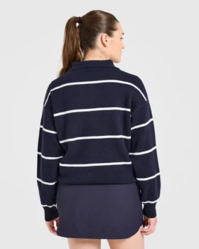Charakteristisches, locker sitzendes Strick-Polo