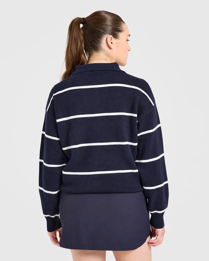 Charakteristisches, locker sitzendes Strick-Polo