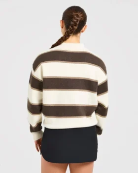 Charakteristisches, locker sitzendes Strick-Polo