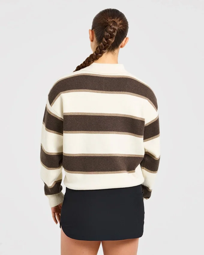 Charakteristisches, locker sitzendes Strick-Polo