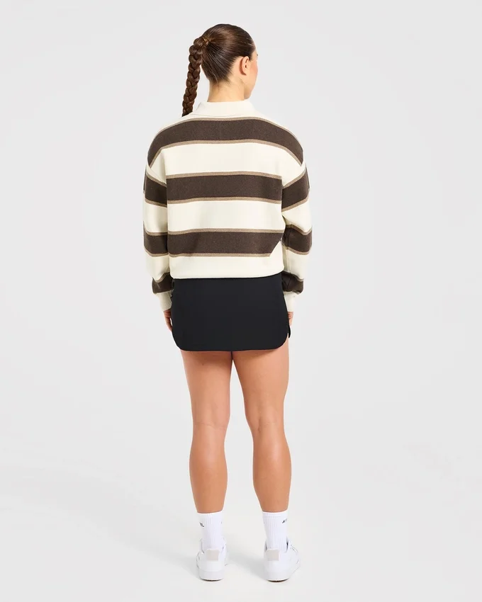Charakteristisches, locker sitzendes Strick-Polo