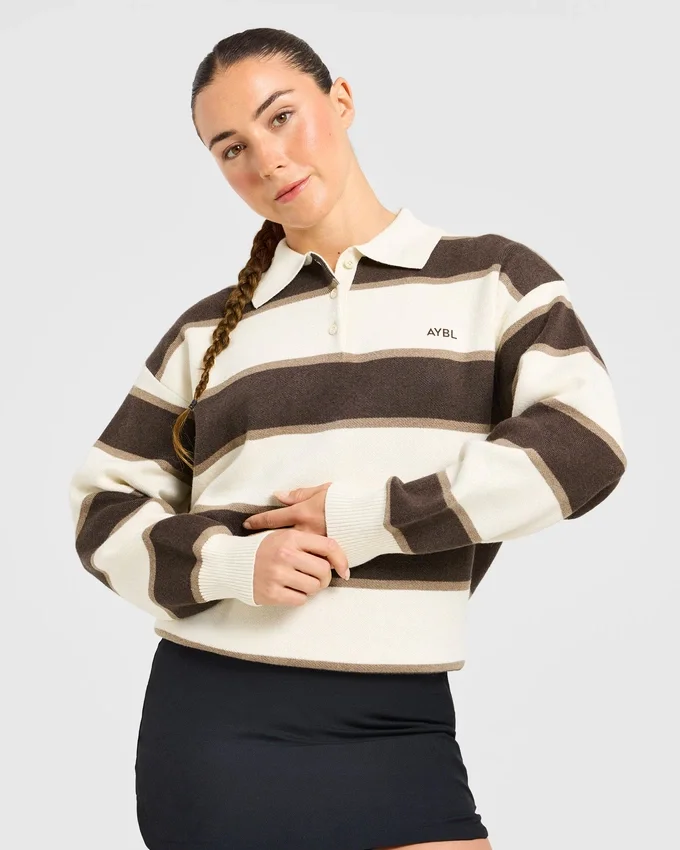 Charakteristisches, locker sitzendes Strick-Polo