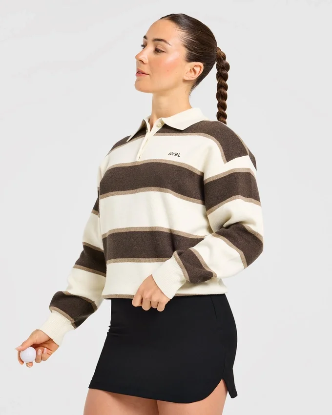 Charakteristisches, locker sitzendes Strick-Polo
