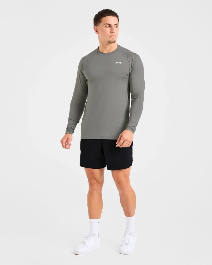 Essential Langarm-T-Shirt