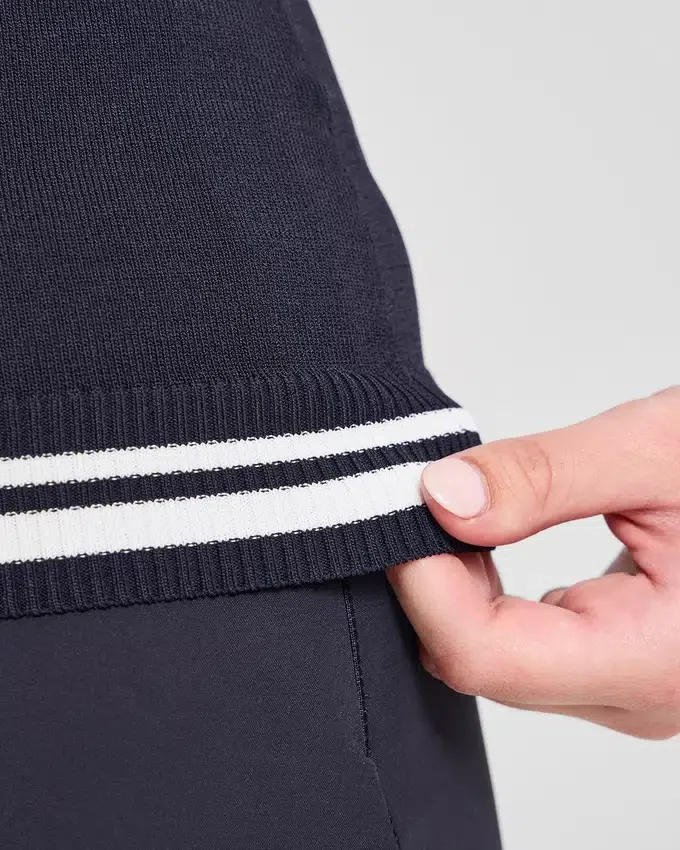 Klassische gestrickte Weste mit hohem Kragen