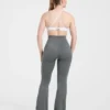 Sculpt-Leggings mit ausgestelltem Bein