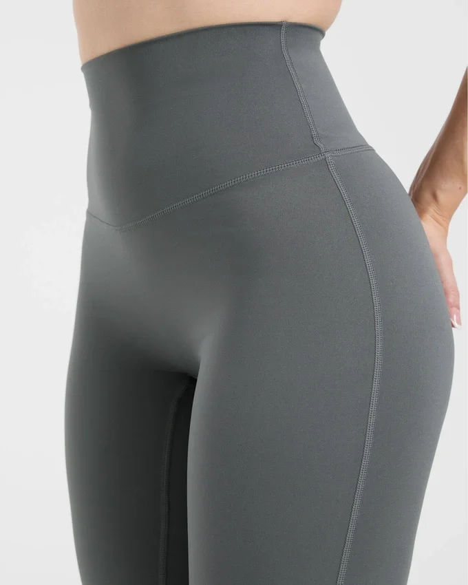 Sculpt-Leggings mit ausgestelltem Bein