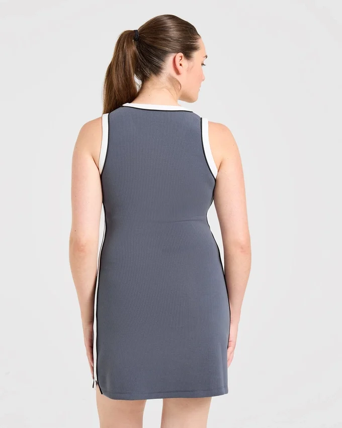 Signature-Kleid mit V-Ausschnitt