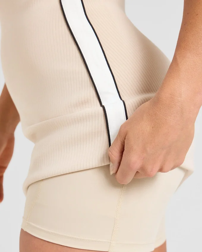 Signature-Kleid mit V-Ausschnitt