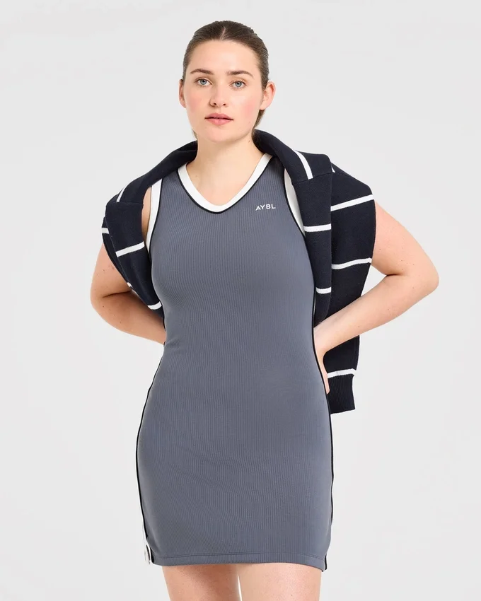 Signature-Kleid mit V-Ausschnitt