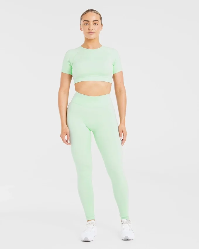Staple Crop-Top