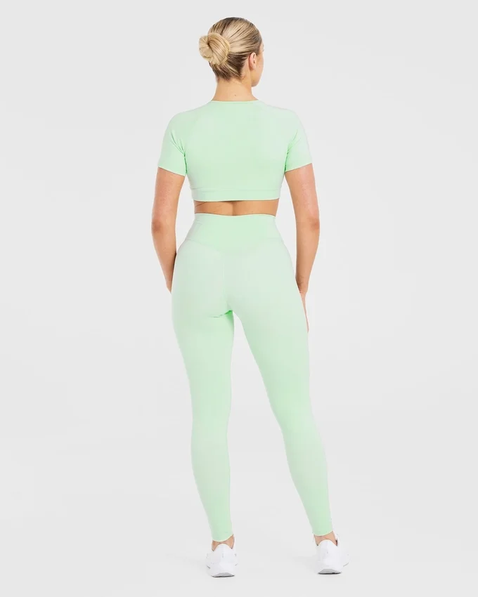 Staple Crop-Top