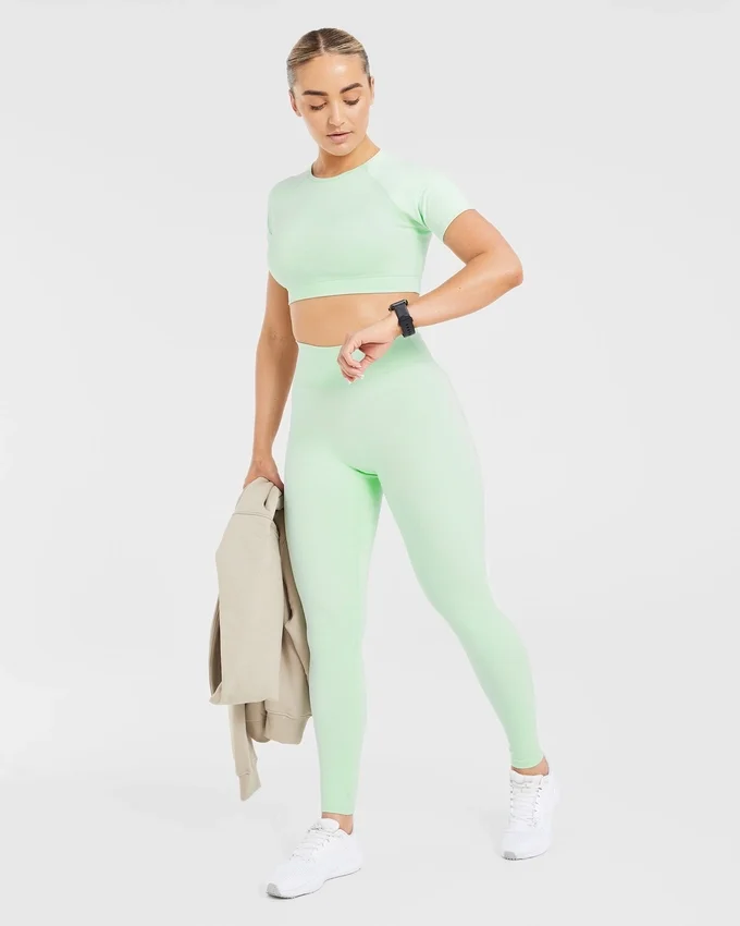 Staple Crop-Top