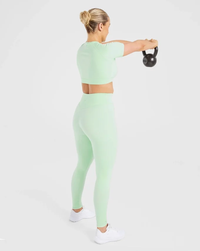 Staple Crop-Top