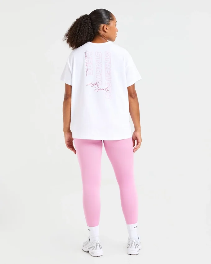 „Strength Starts Here“ Oversize-T-Shirt