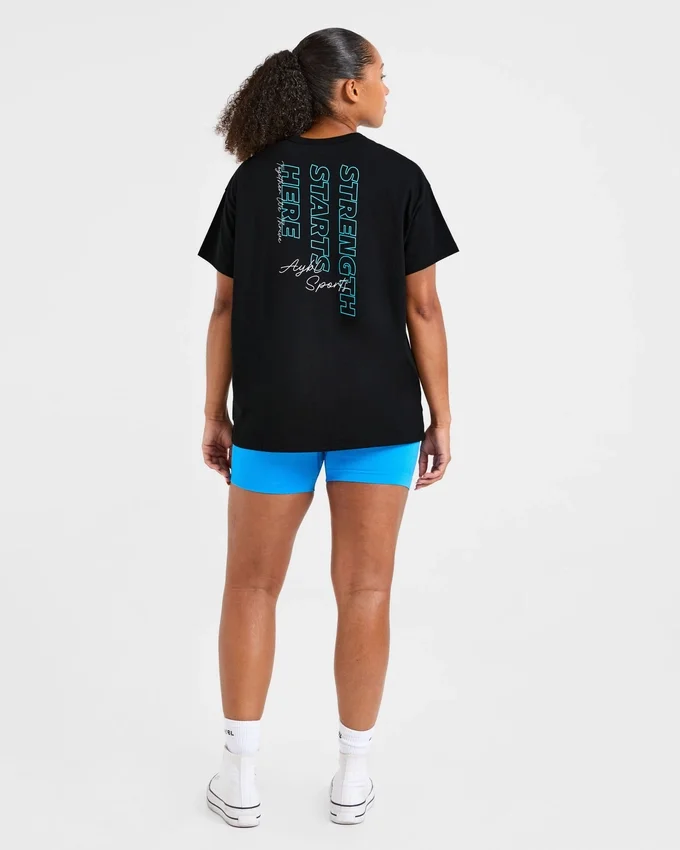 „Strength Starts Here“ Oversize-T-Shirt