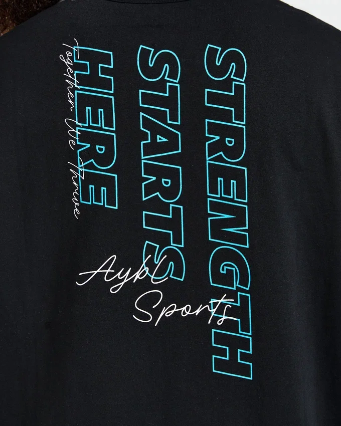 „Strength Starts Here“ Oversize-T-Shirt