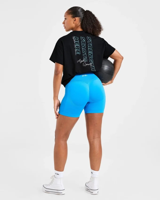 „Strength Starts Here“ Oversize-T-Shirt