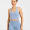 Unverzichtbares Crop-Top mit Neckholder