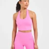 Unverzichtbares Crop-Top mit Neckholder