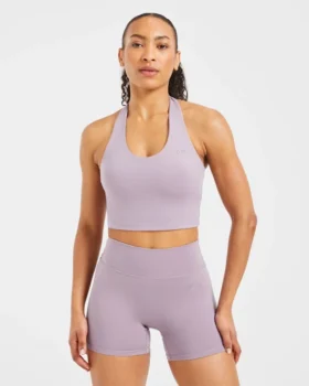 Unverzichtbares Crop-Top mit Neckholder