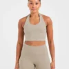 Unverzichtbares Crop-Top mit Neckholder