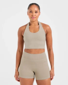 Unverzichtbares Crop-Top mit Neckholder