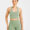 Unverzichtbares Crop-Top mit Neckholder
