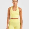 Unverzichtbares Crop-Top mit Neckholder