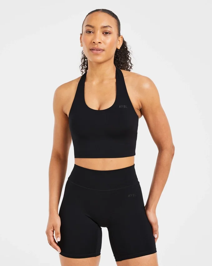 Unverzichtbares Crop-Top mit Neckholder