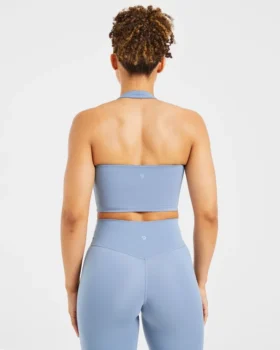 Unverzichtbares Crop-Top mit Neckholder