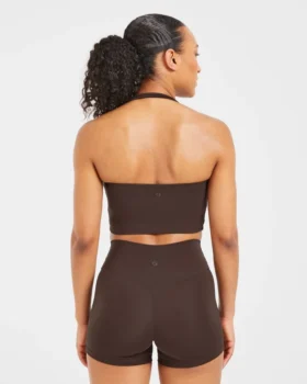 Unverzichtbares Crop-Top mit Neckholder