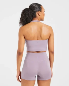 Unverzichtbares Crop-Top mit Neckholder