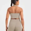 Unverzichtbares Crop-Top mit Neckholder