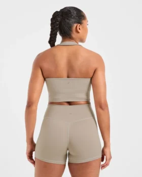 Unverzichtbares Crop-Top mit Neckholder