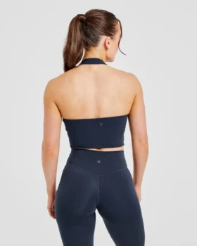 Unverzichtbares Crop-Top mit Neckholder