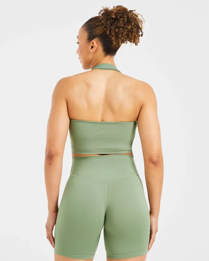 Unverzichtbares Crop-Top mit Neckholder